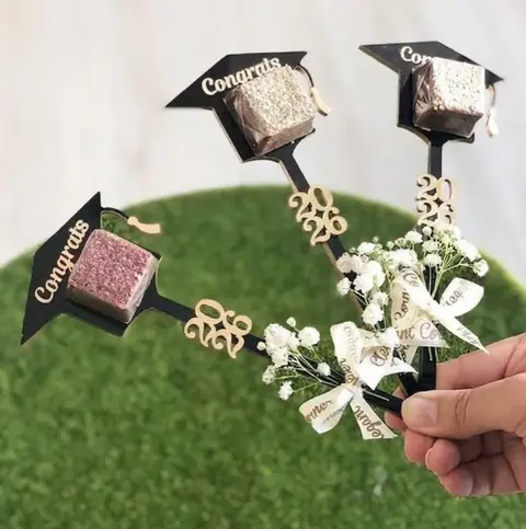 Accessoires fleuris pour cadeaux de graduation à Tetouan