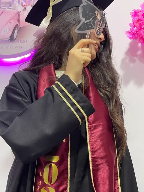 Tenue et écharpe de diplômée personnalisée à Tetouan