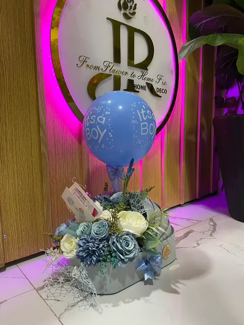 Bouquet avec ballon bleu pour naissance garçon à Tetouan