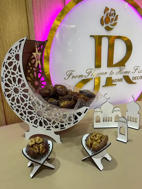 Décoration lune fleurie de Ramadan à Tetouan