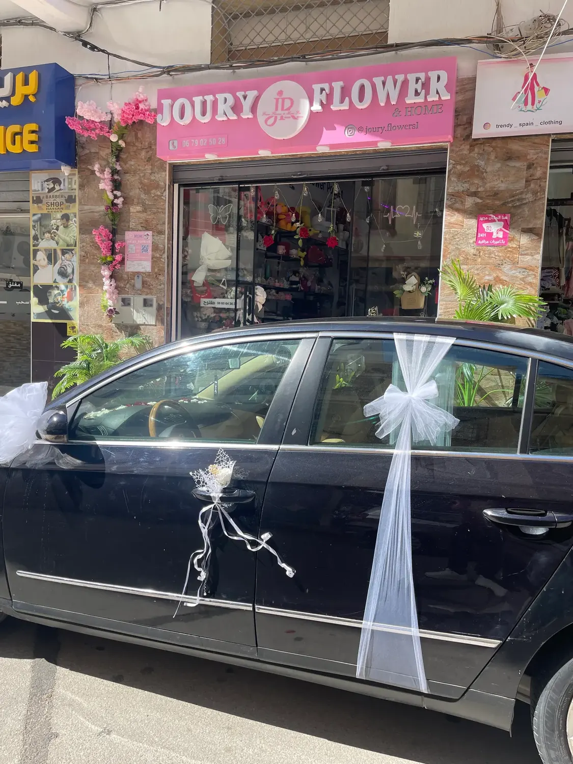 Long ribbon car decoration by Joury Flowers