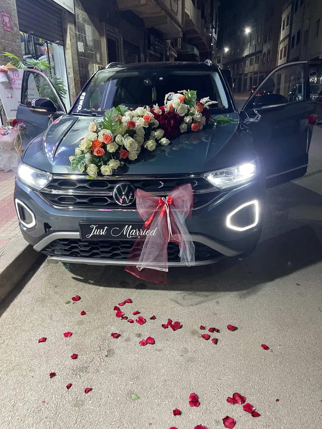 Luxury car flower decoration by Joury Flowers